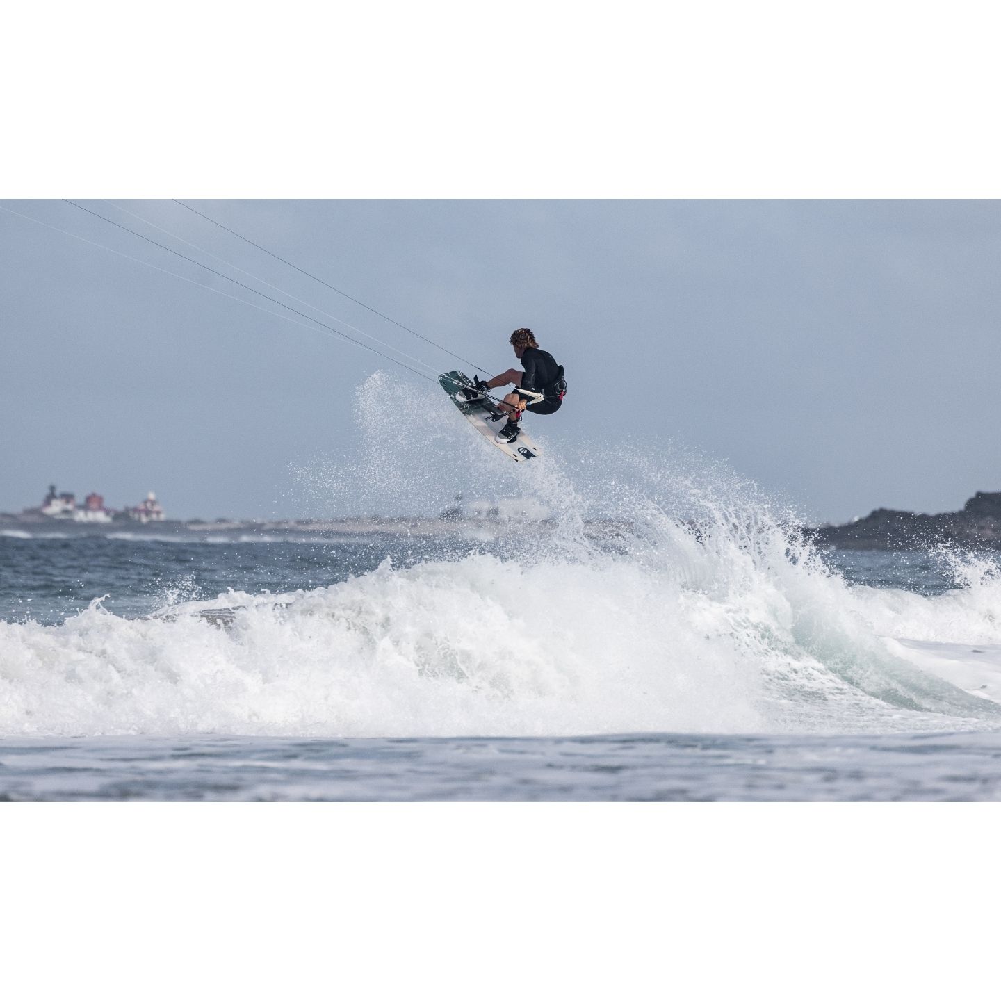 Cabrinha 2025 Ace Apec Twin Tip Action 2
